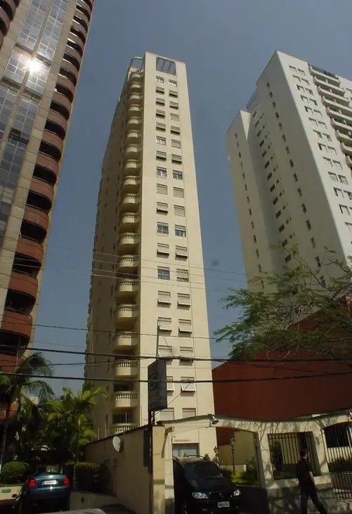 Apartamento para alugar com 3 quartos, 120m² - Foto 1