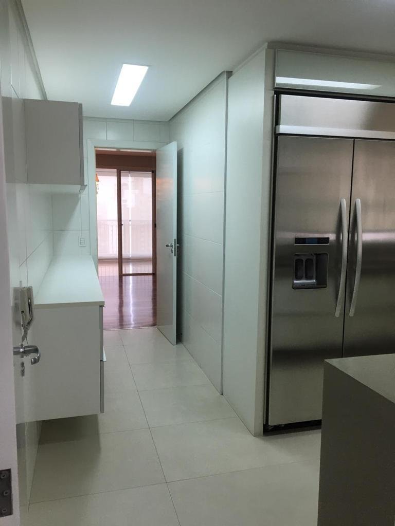 Apartamento para alugar com 4 quartos, 214m² - Foto 4