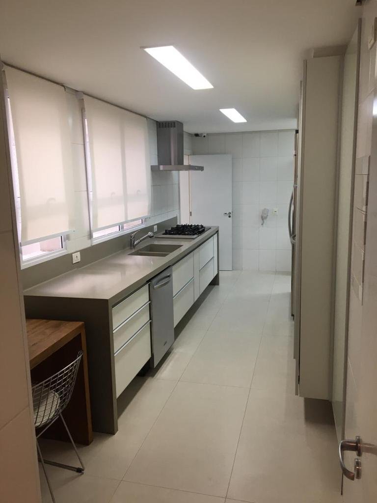 Apartamento para alugar com 4 quartos, 214m² - Foto 9