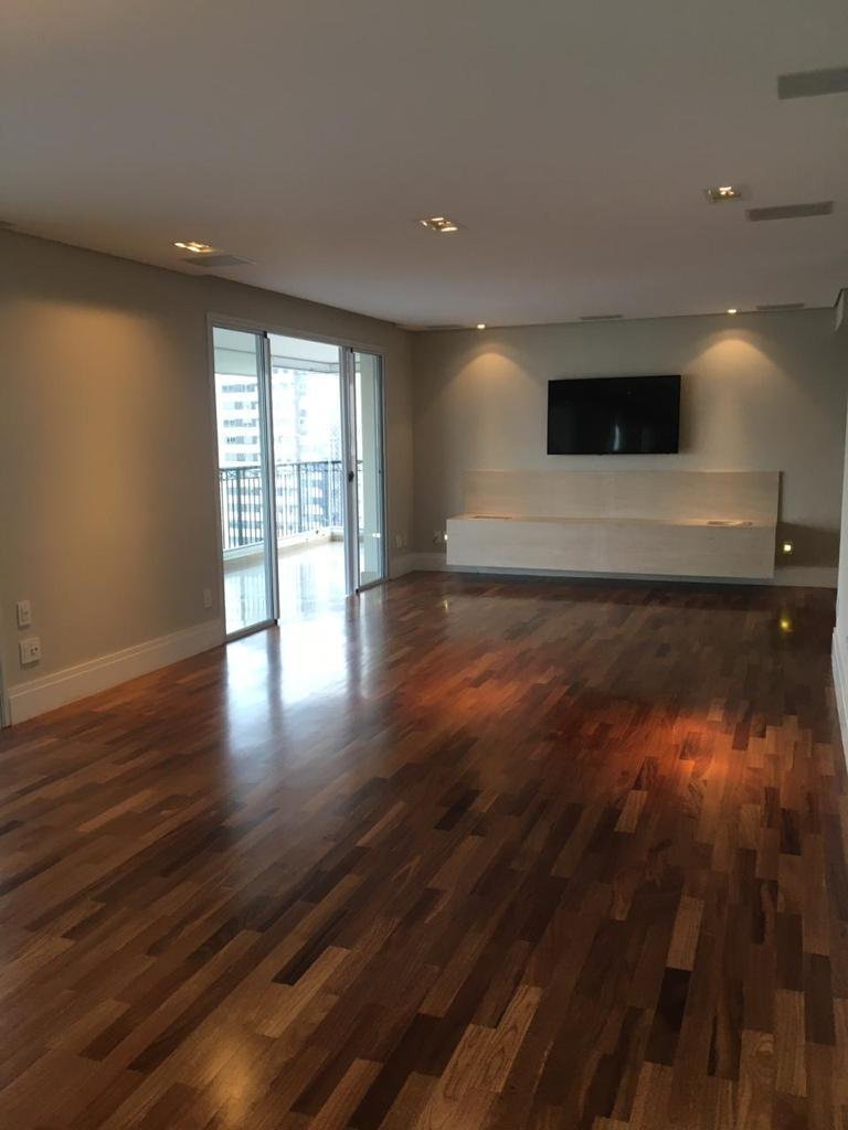 Apartamento para alugar com 4 quartos, 214m² - Foto 1