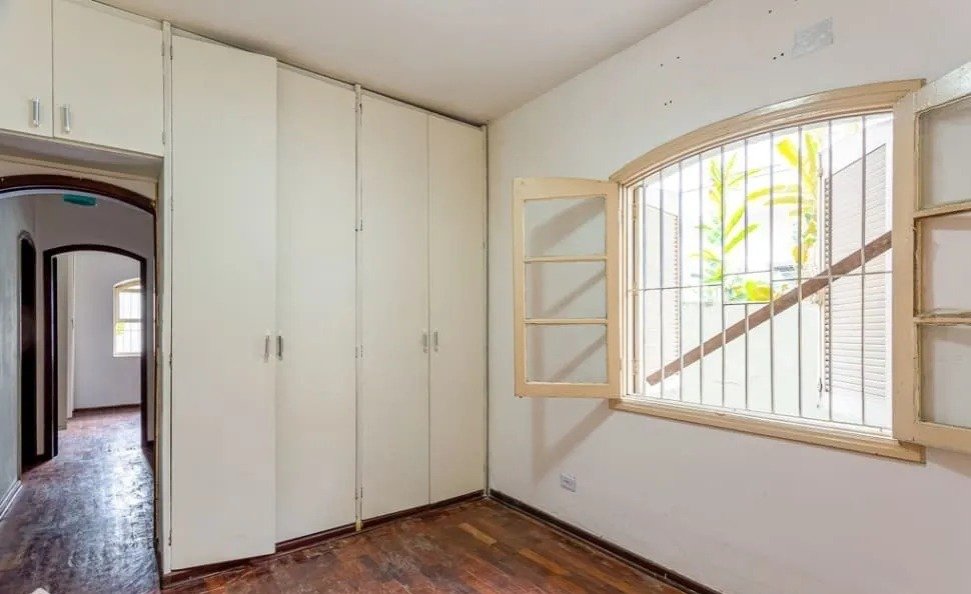 Casa à venda com 3 quartos, 325m² - Foto 1