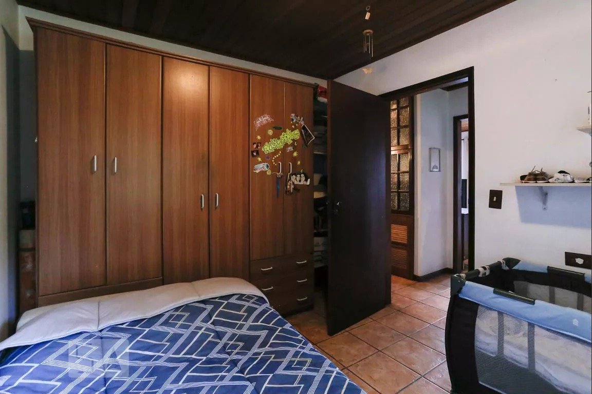 Casa à venda com 4 quartos, 300m² - Foto 4