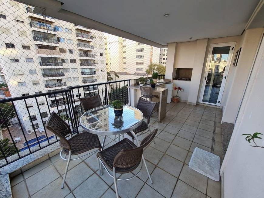 Apartamento à venda com 4 quartos, 225m² - Foto 10